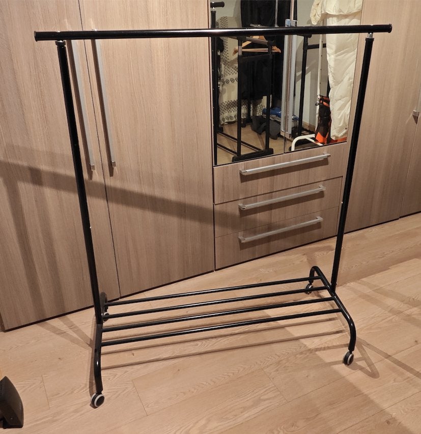 kledingrek zwart ikea, Vêtements | Femmes, Portants à vêtements, Enlèvement, Avec roues, Comme neuf