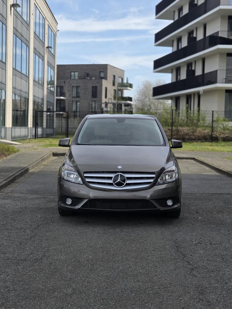Mercedes B180 Benzine-automaat-40.000km, Autos, Argent ou Gris, Achat, Entreprise, Entretenue par le concessionnaire