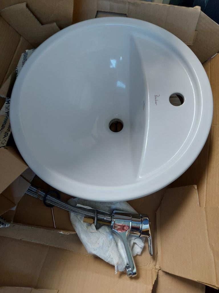 2 splinternieuwe lavabo´s compleet, Ophalen