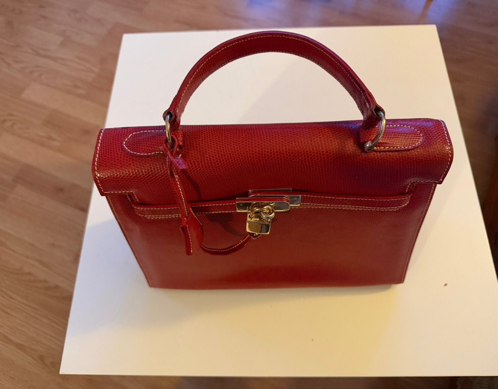 Sac à main en cuir rouge avec fermeture cadenas à clé, Enlèvement, Comme neuf