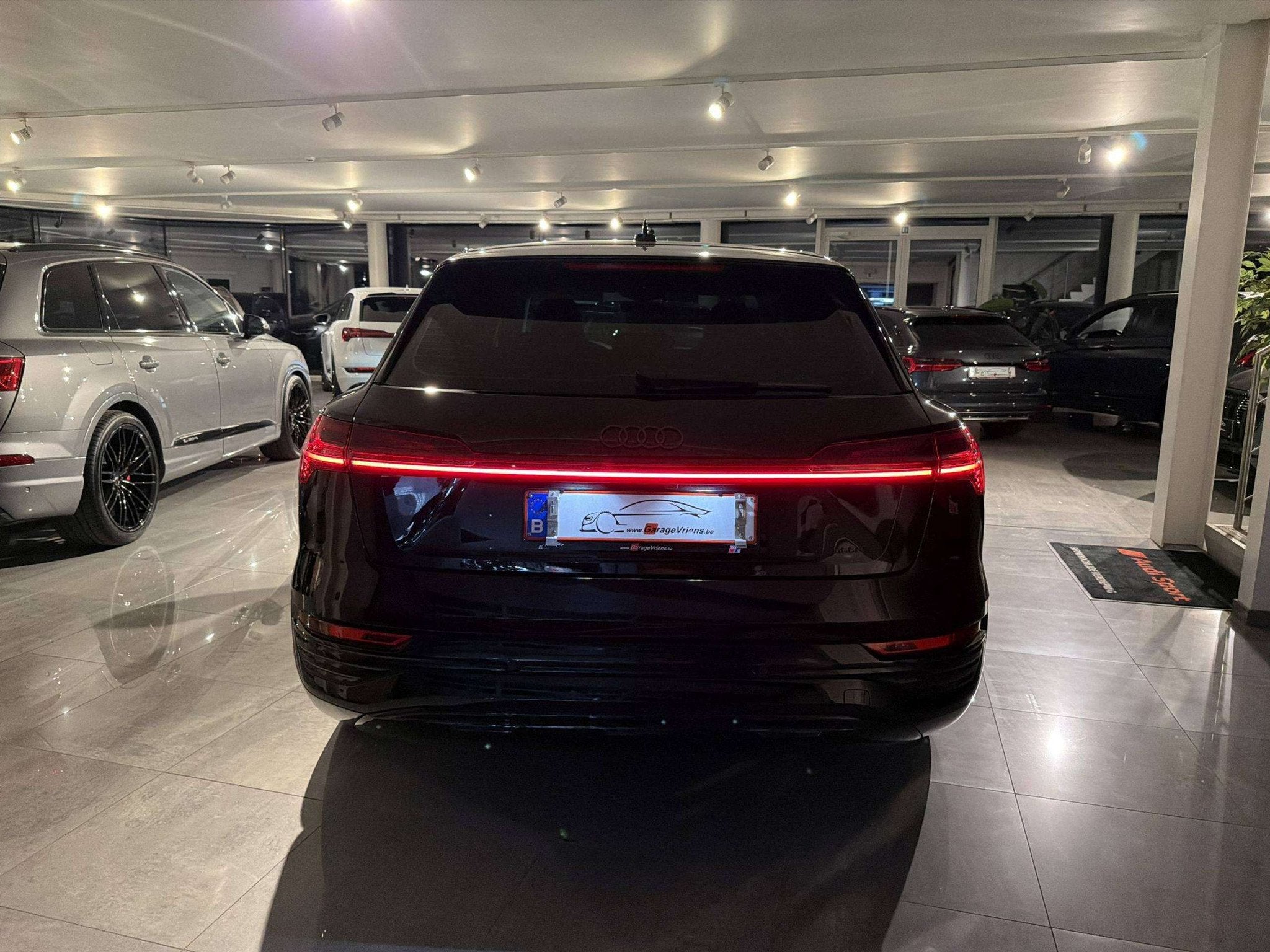 Audi Q8 e-tron 340PK QUATTRO * RS ZETELS * CAR PLAY * LED *, Auto's, Automaat, 479 km, Gebruikt, 340 pk