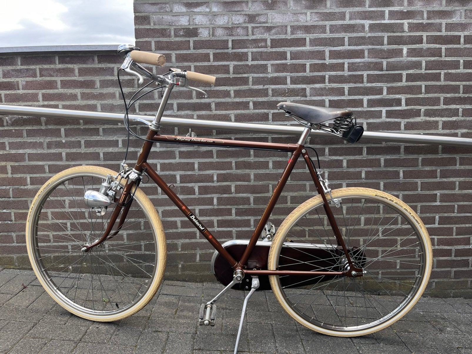 Retro mannen fiets, Ophalen