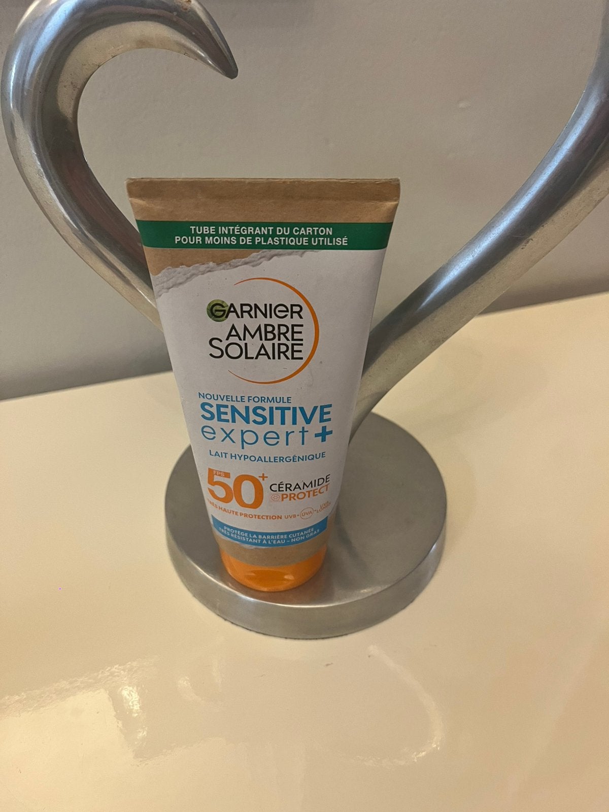 crème solaire Garnier Ambre Solaire SensitivExpert+ S 50+, Bijoux, Sacs & Beauté, Enlèvement ou Envoi, Comme neuf