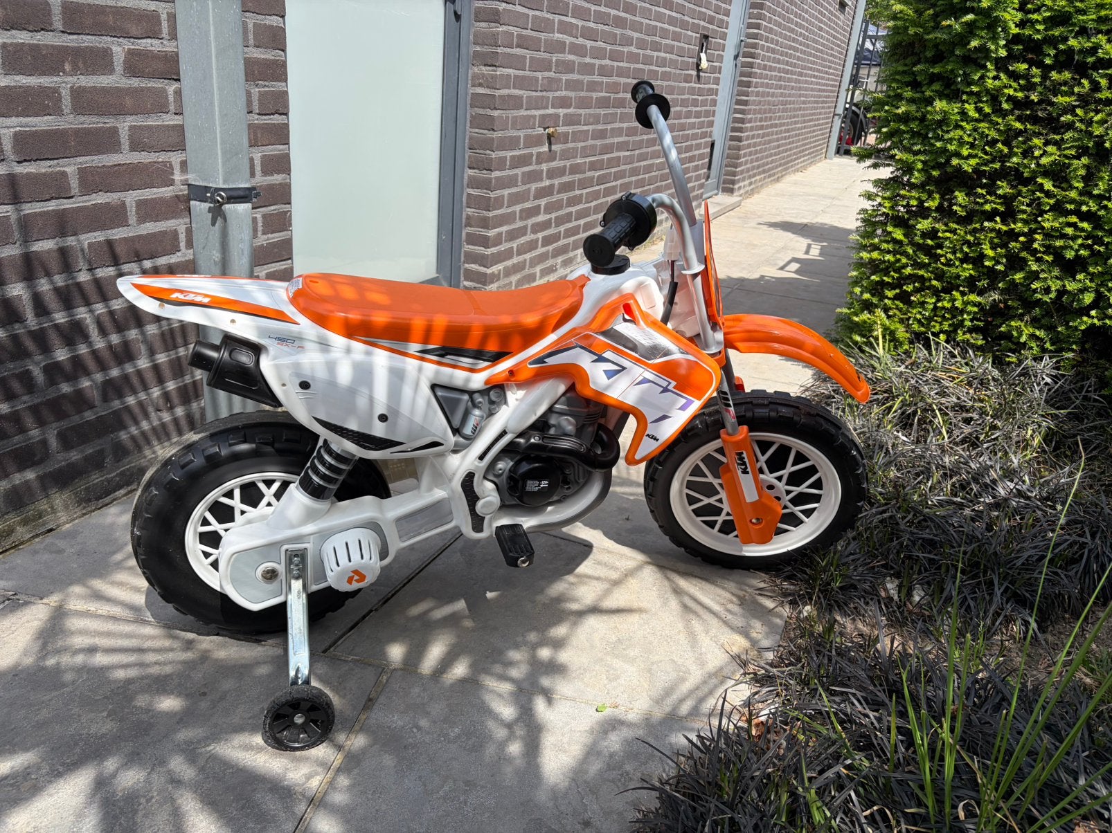 KTM elektrische kindermotor met zijwieltjes, Ophalen, Zo goed als nieuw