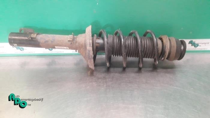 Schokdemperpoot rechts-voor van een Volkswagen Golf (Golf 97, Gebruikt, -, Volkswagen, -