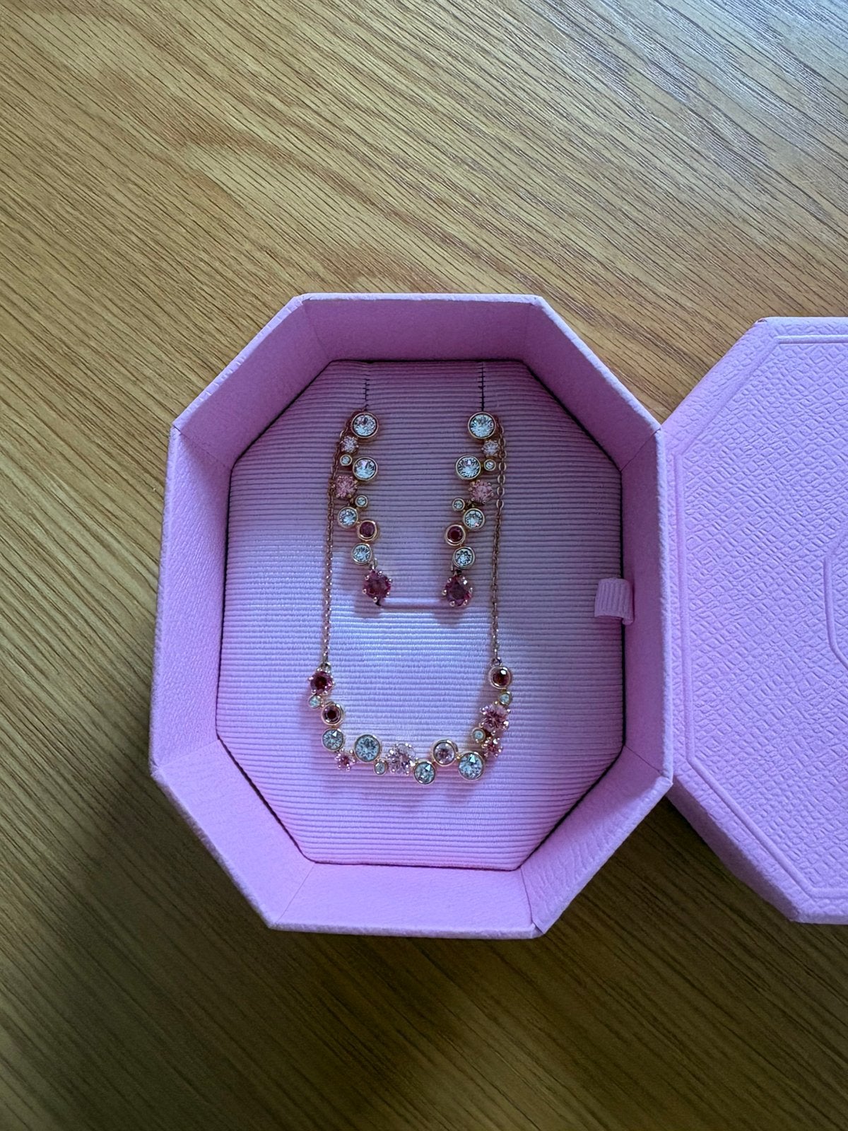 Swarovski Constella oorbellen + ketting (gereserveerd), Ophalen, Zo goed als nieuw