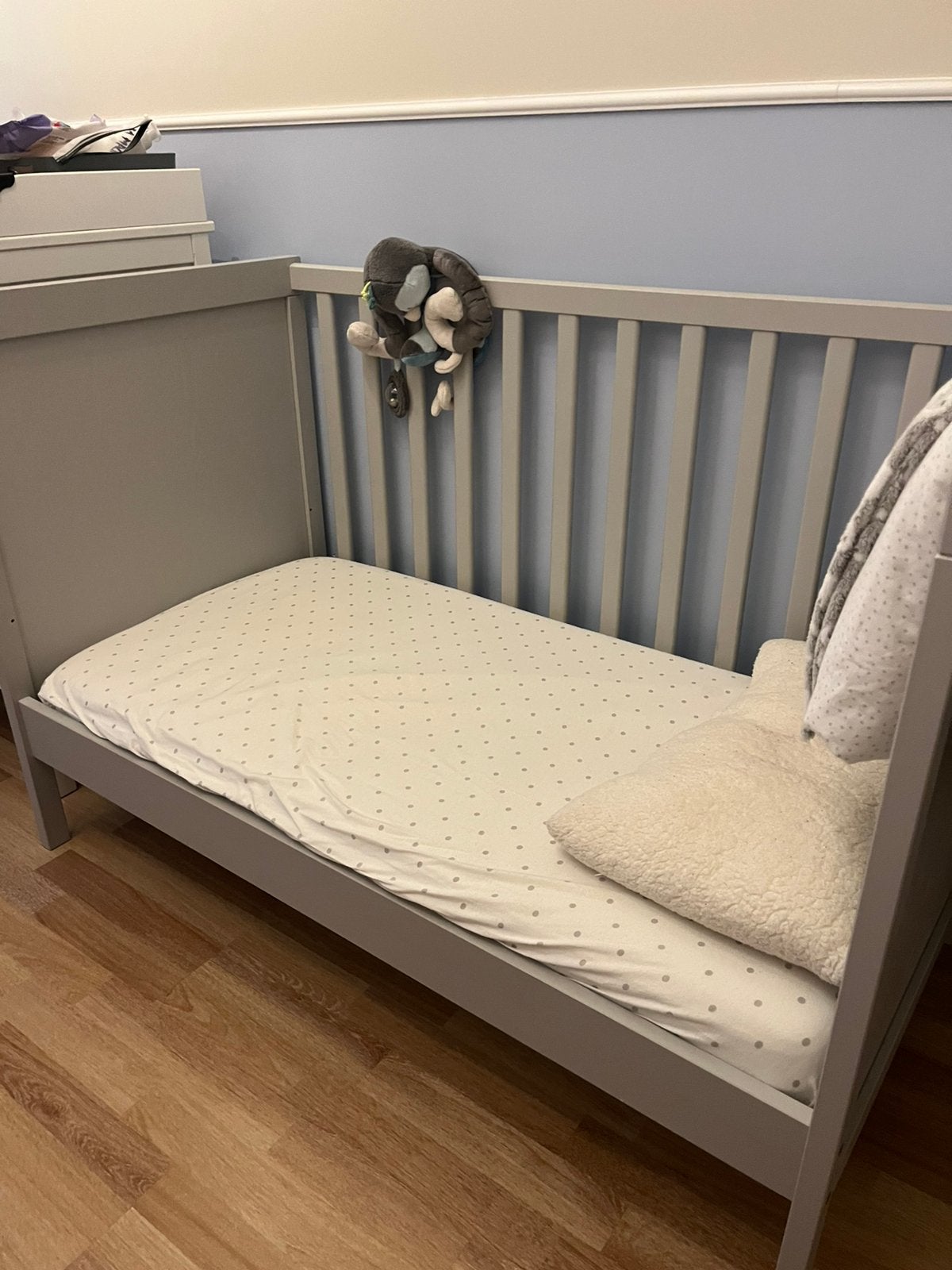 Lit bébé, Enfants & Bébés, Enlèvement, Comme neuf, Moins de 140 cm, Matelas