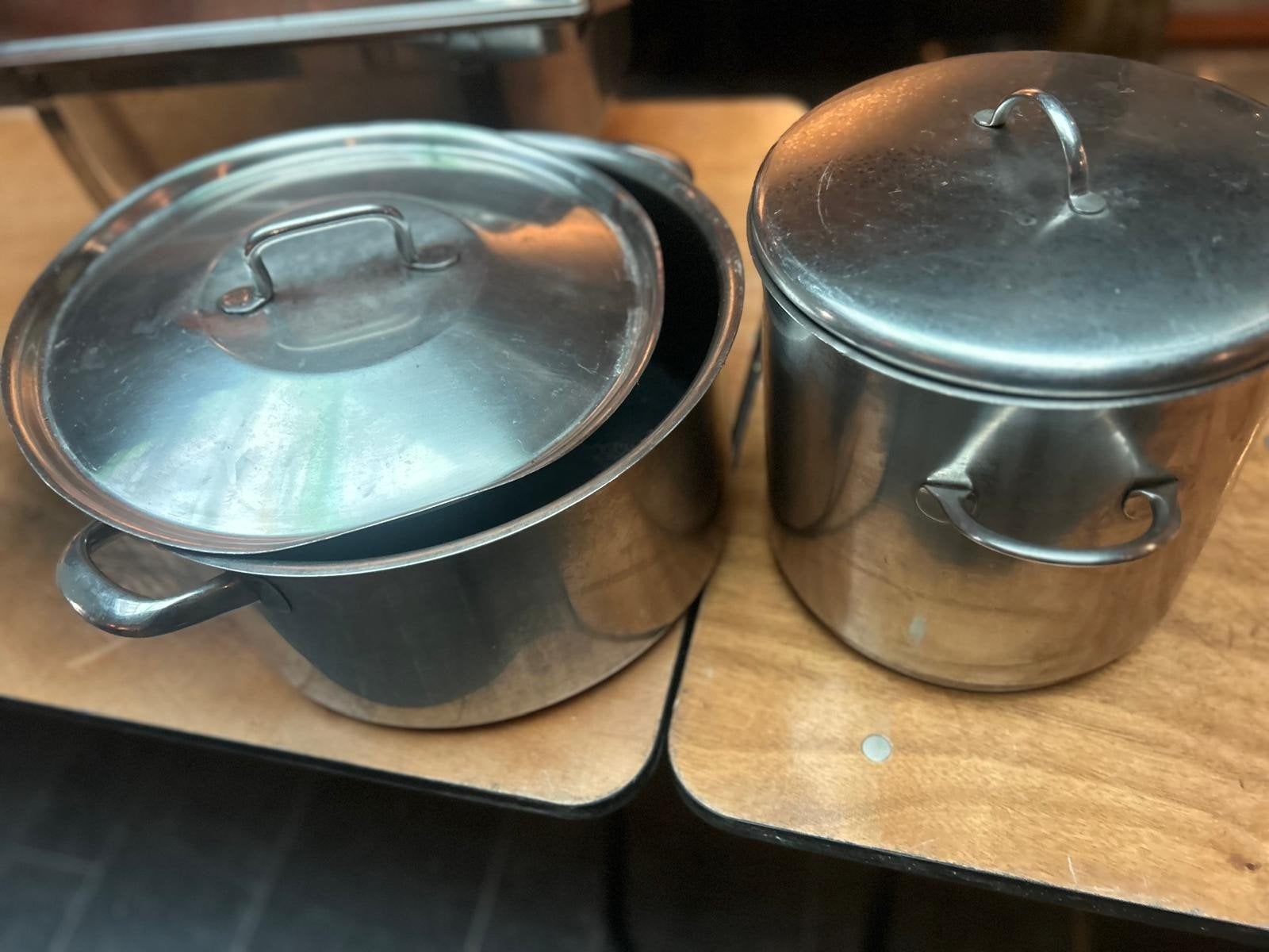 2 kookpotten, Ophalen