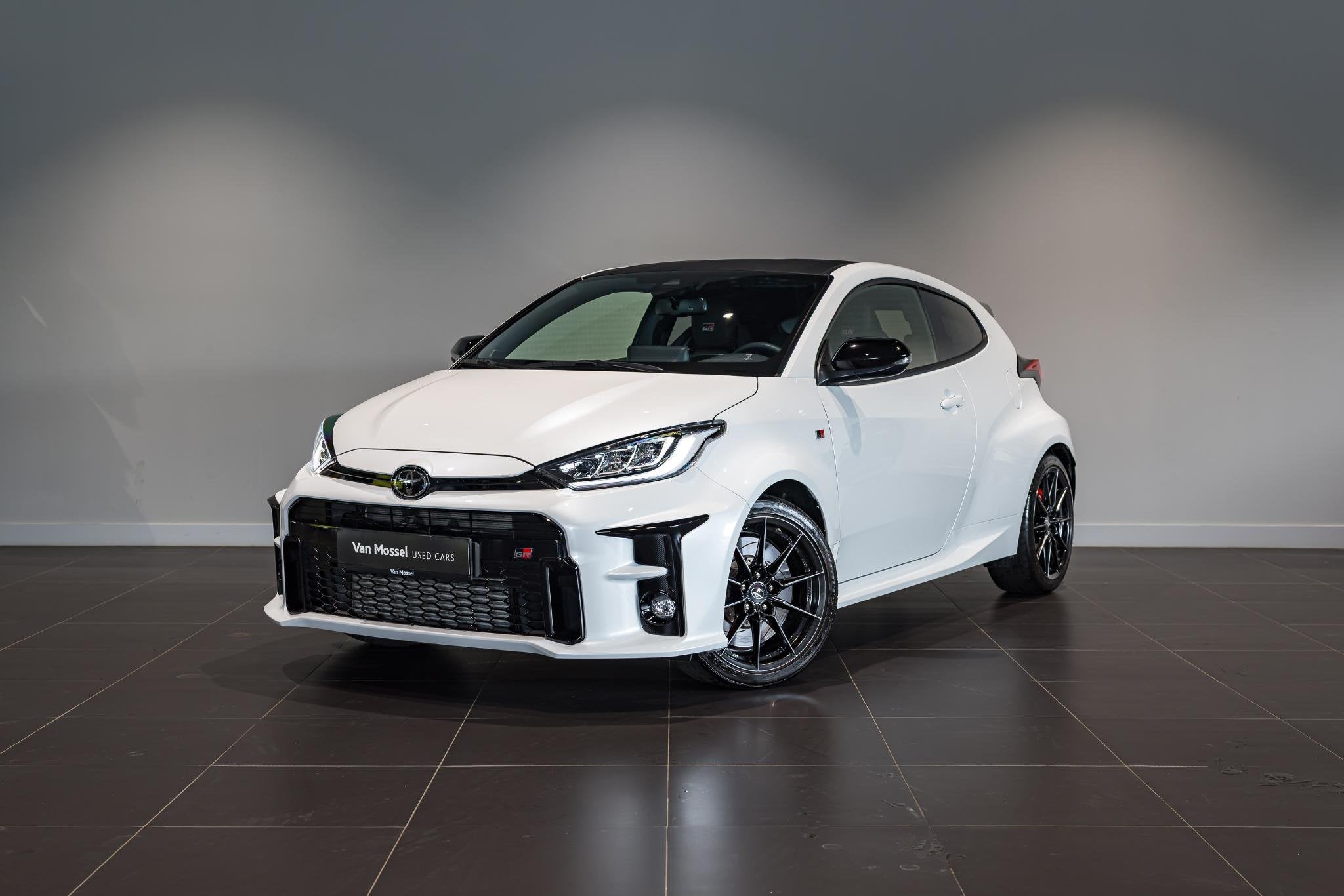 Toyota Yaris 1.6 GR Performance, Auto's, Toyota, 192 kW, Wit, Bedrijf, Handgeschakeld