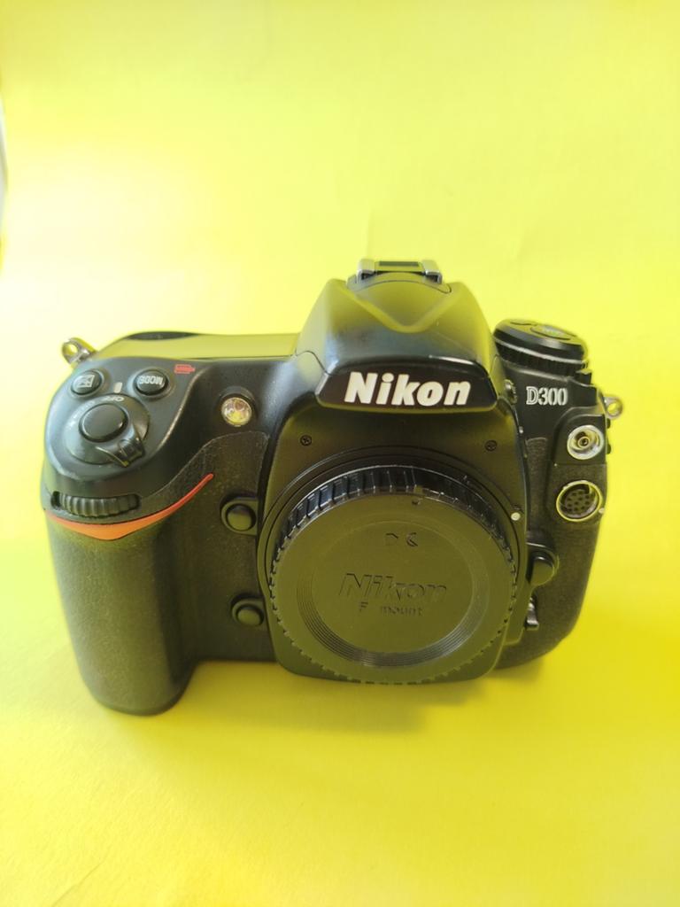Nikon D300, Audio, Tv en Foto, Fotocamera's Analoog, Ophalen, Nikon