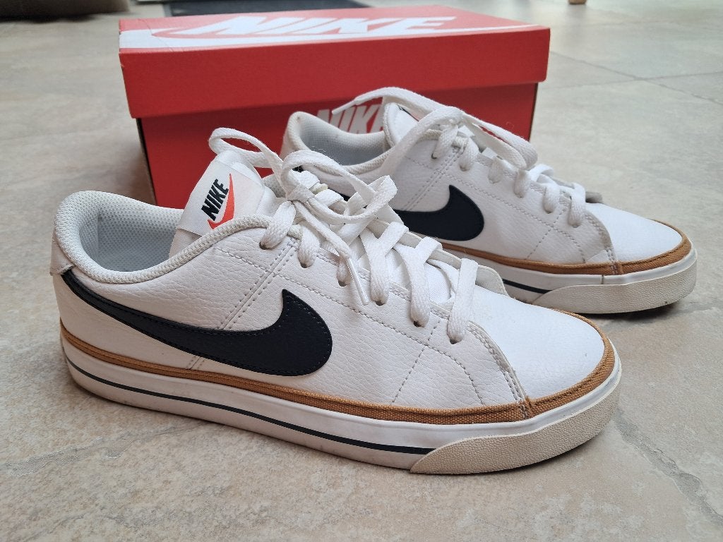 Merk Nike: witte sneakers mt 40, Wit, Nike, Ophalen of Verzenden, Zo goed als nieuw
