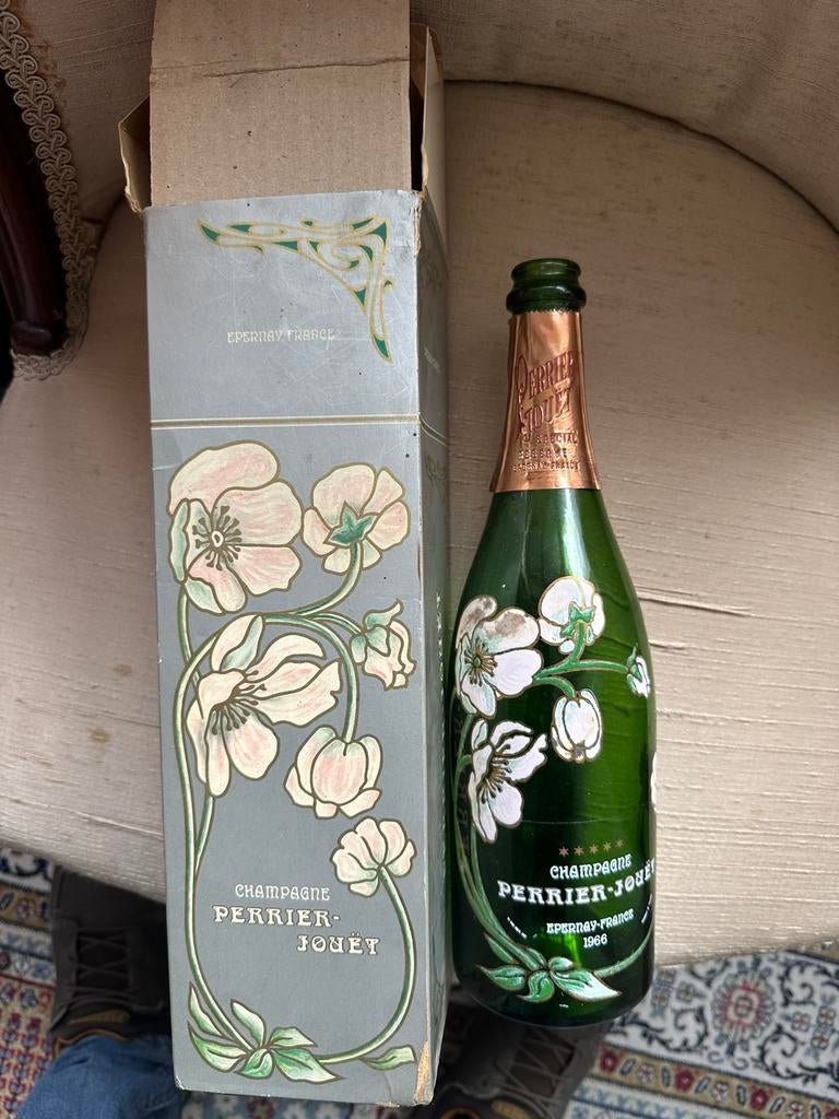 bouteille  de champagne Perrier-Jouët millésime1966, Ophalen, Gebruikt, Champagne