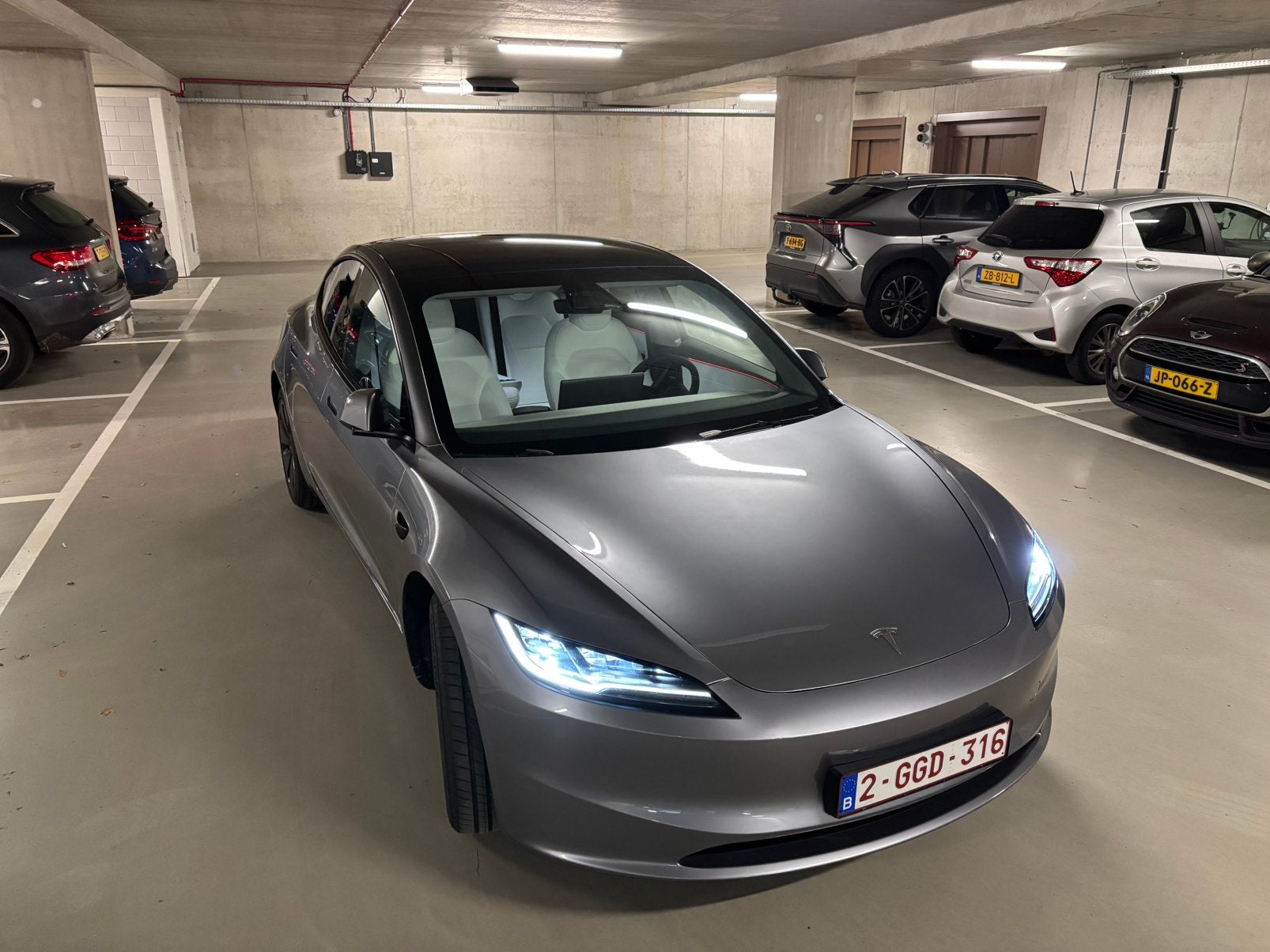 Schitterende Tesla 3 quicksilver premium interieur, Auto's, Automaat, Achterwielaandrijving, Elektrische koffer, Berline