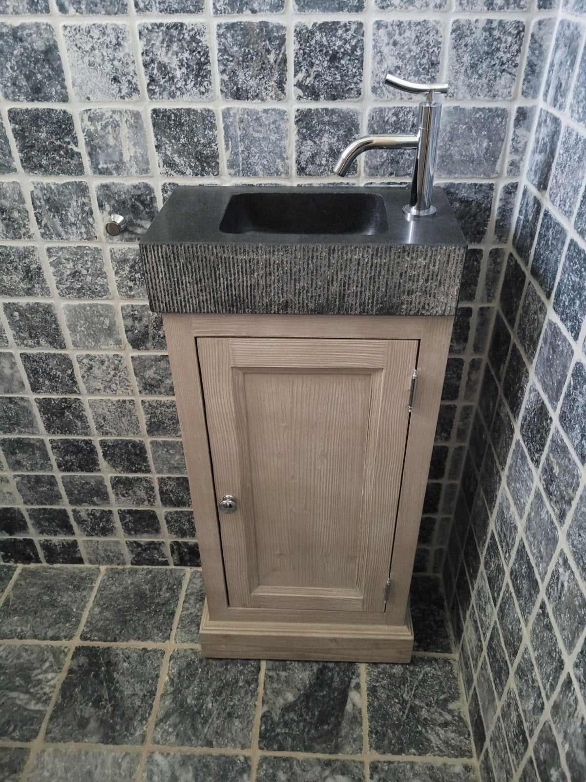 Handenwas lavabo met kastje en kraan ., Huis en Inrichting, Badkamer | Badkamermeubels, Ophalen