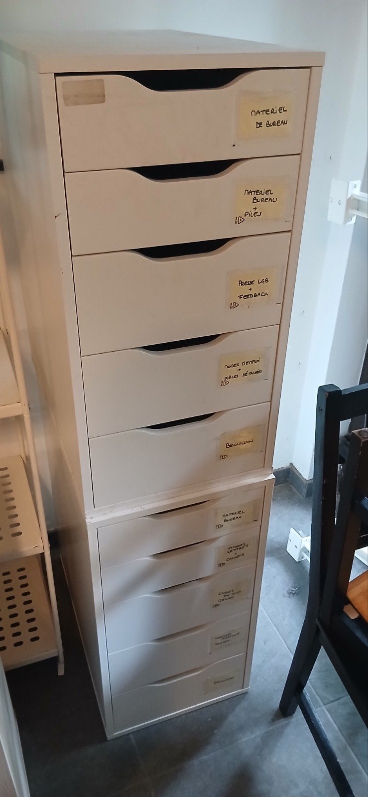 2 caissons à tiroirs IKEA ALEX blancs

Je vends 2, Ophalen