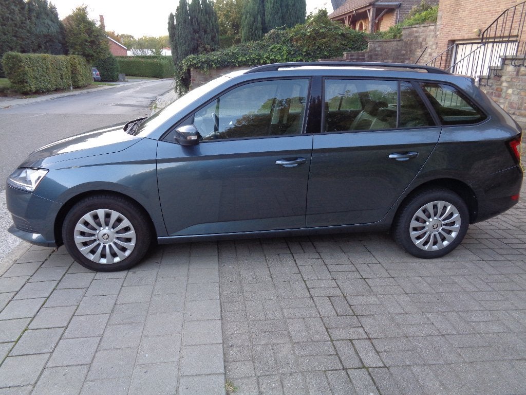 Skoda Fabia Break 1.0tsi LEZ jusque 2035, Auto's, Voorwielaandrijving, Stof, https://public.car-pass.be/vhr/3b1b2ff4-3675-45dd-9f0b-e273b840c3ac