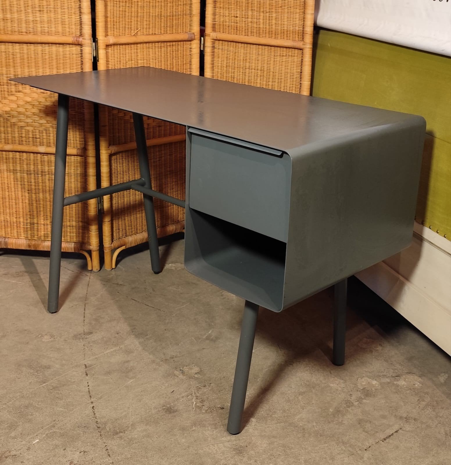 retro.vintage stalen bureau, Ophalen