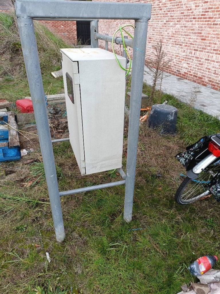 Werfkast met ijzeren frame, Doe-het-zelf en Bouw, Ophalen, Gebruikt