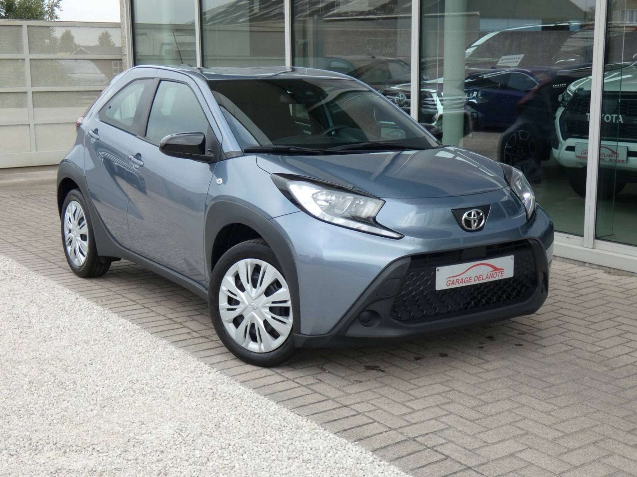 Toyota Aygo X Benzine CVT AUTOMAAT X-play+Comfort pack +Park, Auto's, Toyota, Stof, Gebruikt, Zwart, LED verlichting