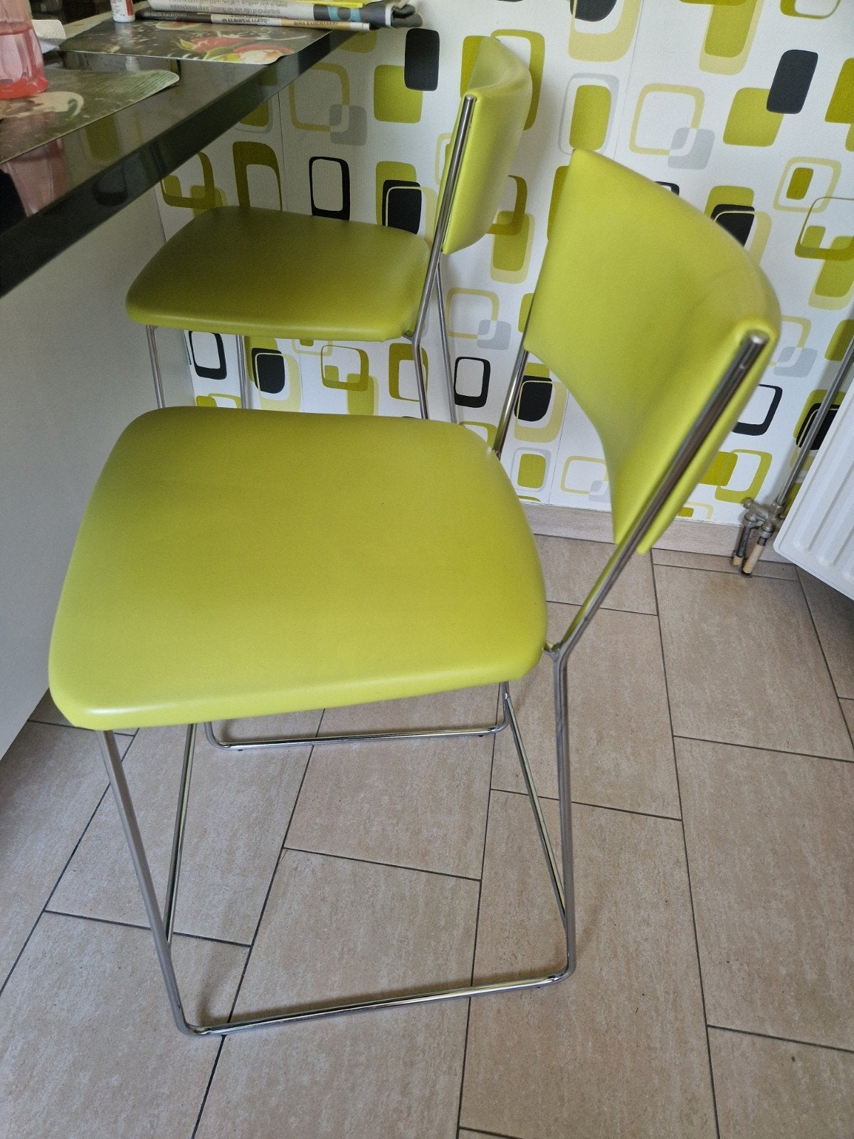 Hoge bar-, keukenstoelen, Huis en Inrichting, Barkrukken, Ophalen, Kunststof, Met voetsteun, 60 tot 90 cm