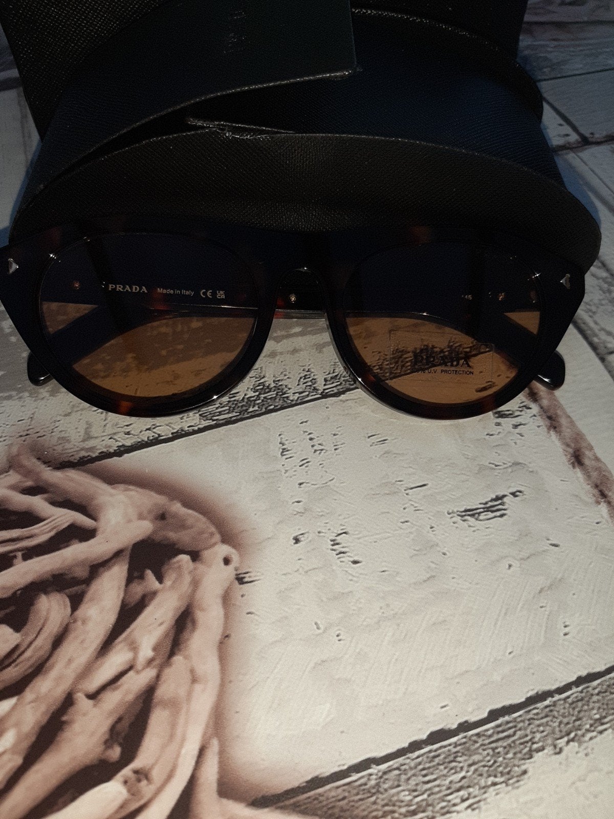 Lunette de soleil, Enlèvement