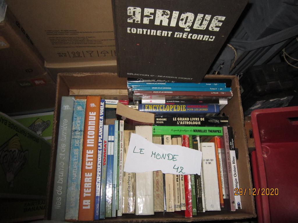 Livres +37 monde caisse n42 Adam D, Ophalen, Gelezen