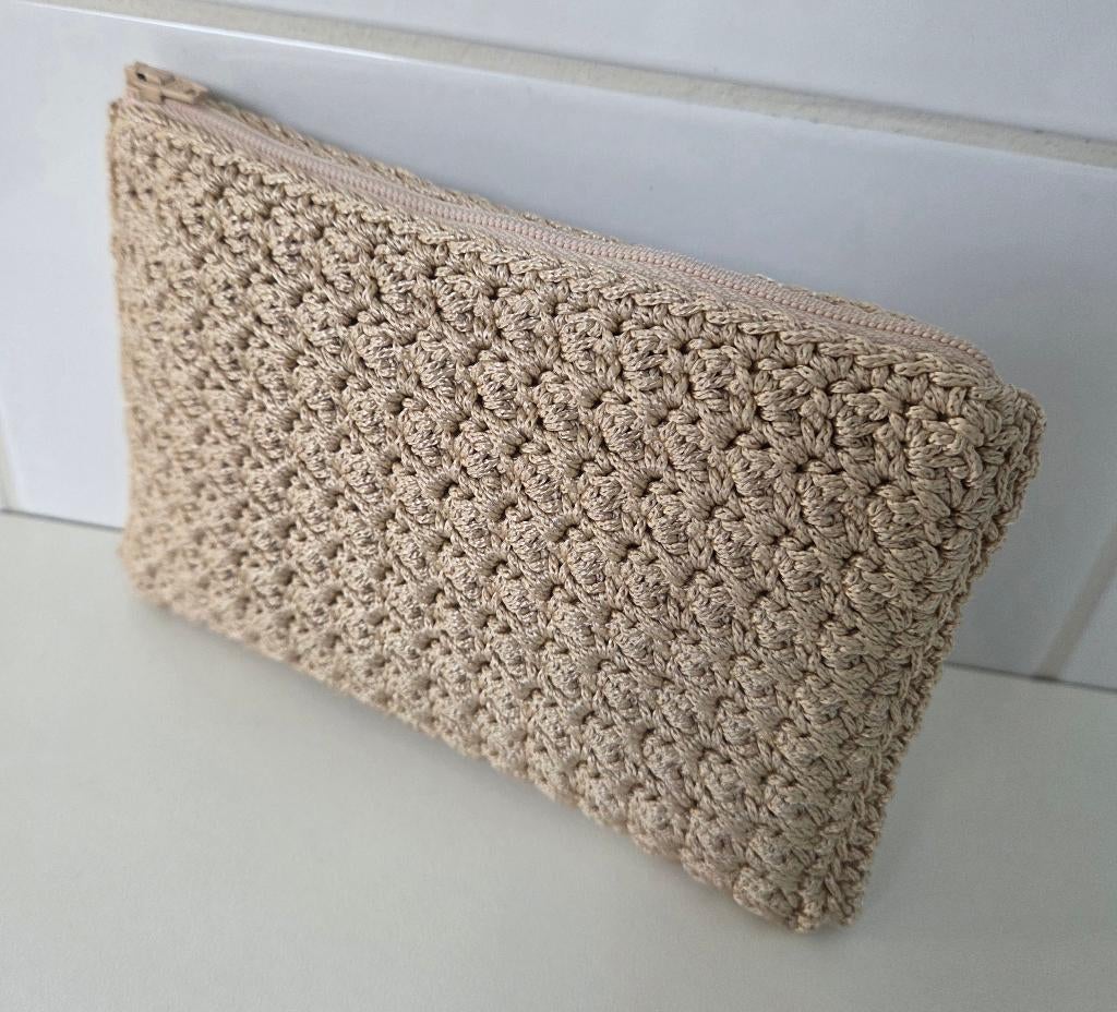 Gehaakt toilettasje in glansdraad. NIEUW !, Hobby & Loisirs créatifs, Tricot & Crochet, Envoi, Neuf