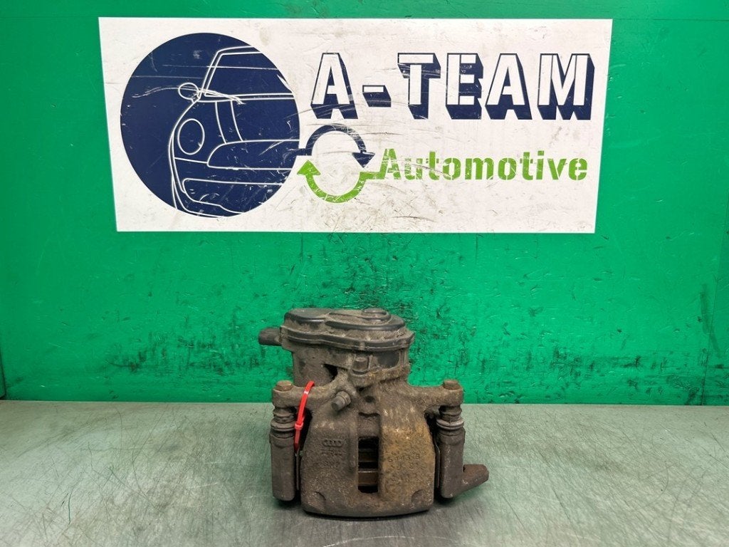ETRIER DE FREIN ARRIÈRE DROIT Audi A4 Avant (B8), Auto-Union-Straße  1,
85057  Ingolstadt, DE, Info@audi.de, Audi, Utilisé