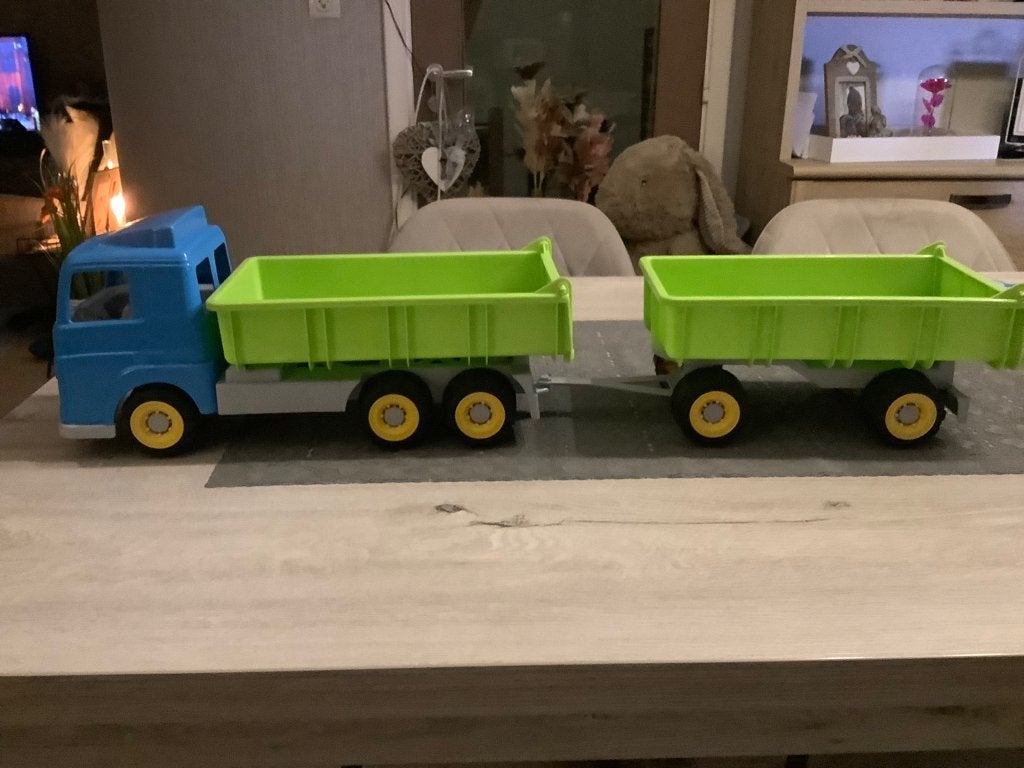 Camion jouet en plastique avec remorque (20x75 cm), Enlèvement ou Envoi, Comme neuf