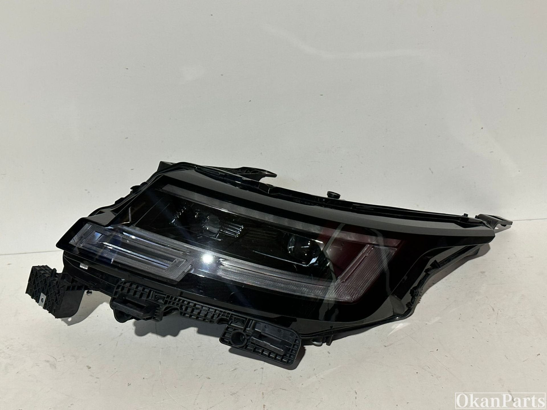 Range Rover Vogue L460 LED koplamp links M8E2-13W030-HN, Gebruikt