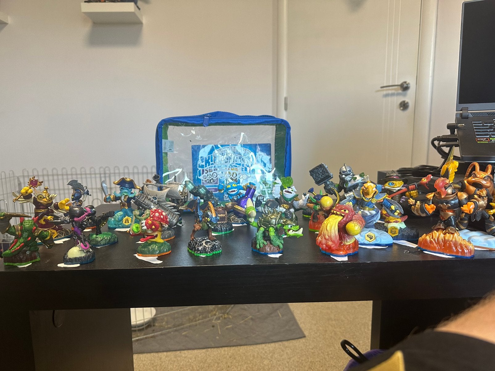 Skylanders, Collections, Enlèvement