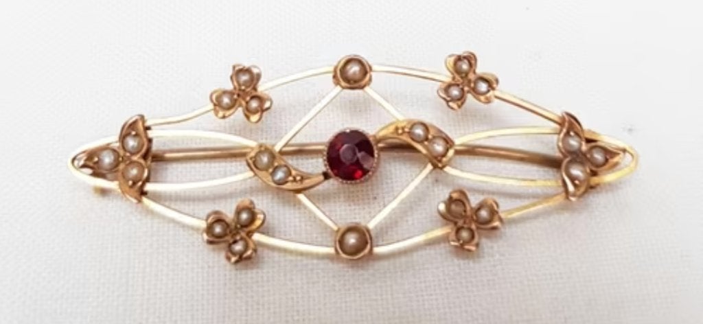 Broche Arts & Crafts goud - FWP&Co -England., Handtassen en Accessoires, Ophalen of Verzenden, Goud, Broche, Met edelsteen