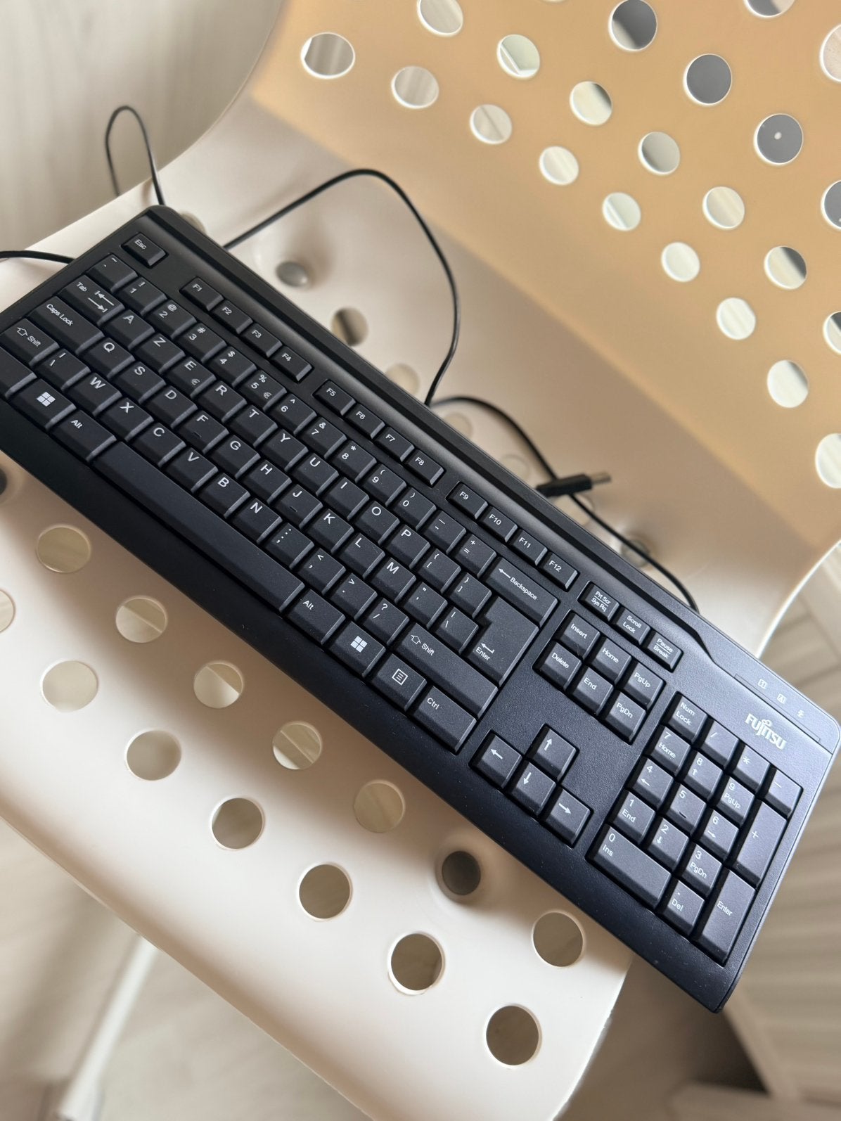 Fujitsu toetsenbord, Computers en Software, Toetsenborden, Ophalen of Verzenden, Qwerty, Zo goed als nieuw
