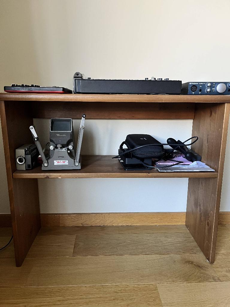 Étagères et bureau assortis, Enlèvement, Utilisé