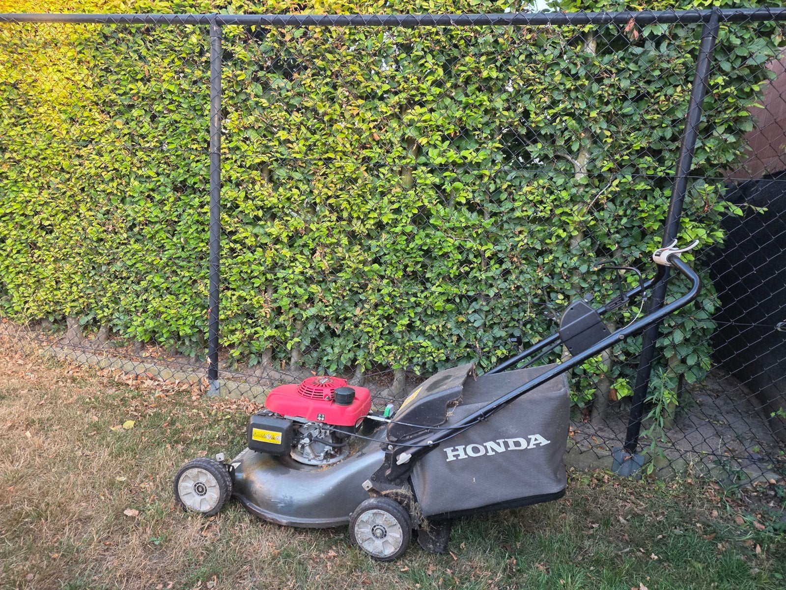 Grasmachine benzine zelftrekker Honda, Tuin en Terras, Grasmaaiers, Ophalen, Honda, Gebruikt, Elektrische starter