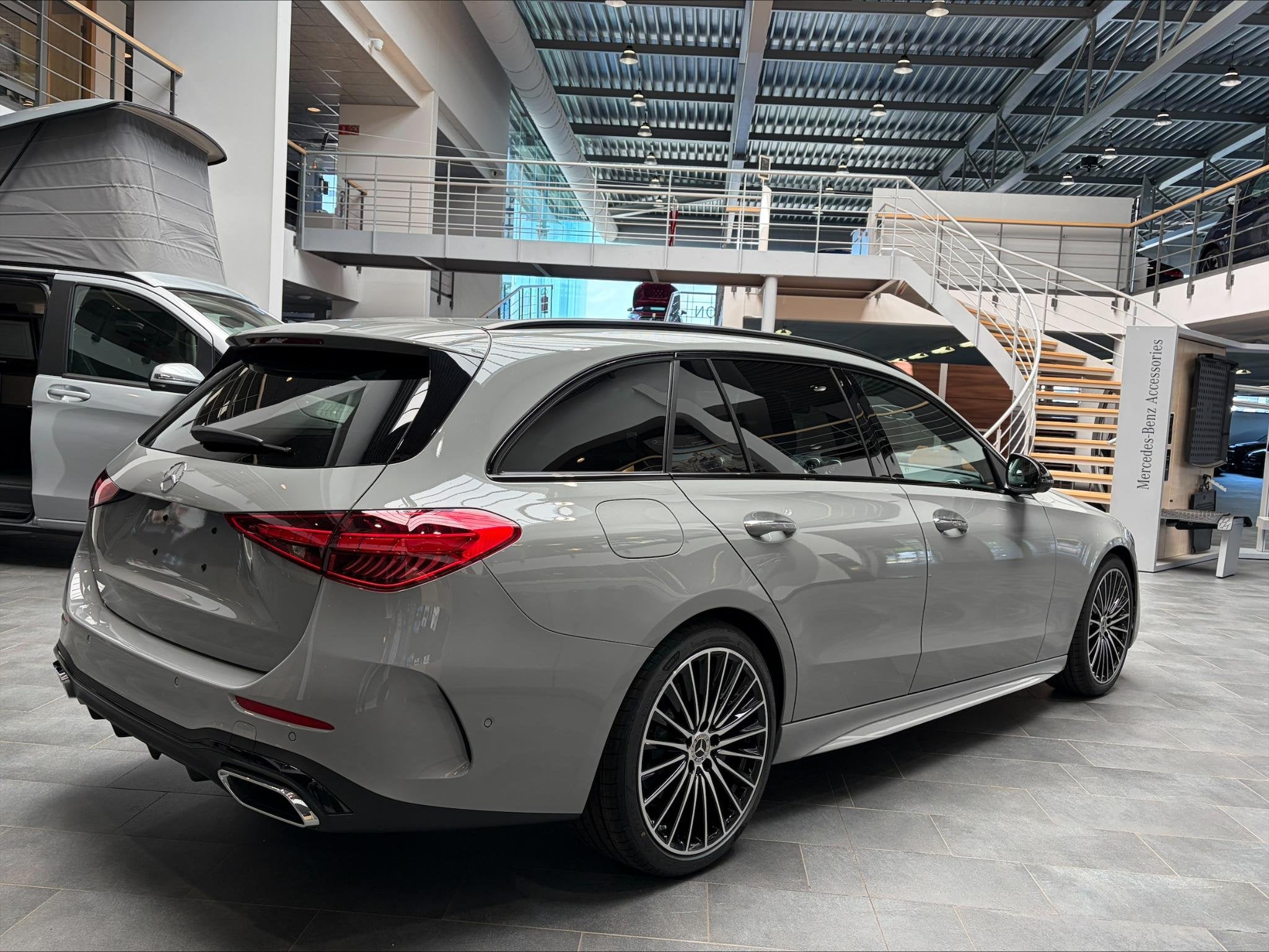 Mercedes-Benz C-Klasse Break C 180 Star Edition, Autos, Neuf, Argent ou Gris, Achat, 1800 kg