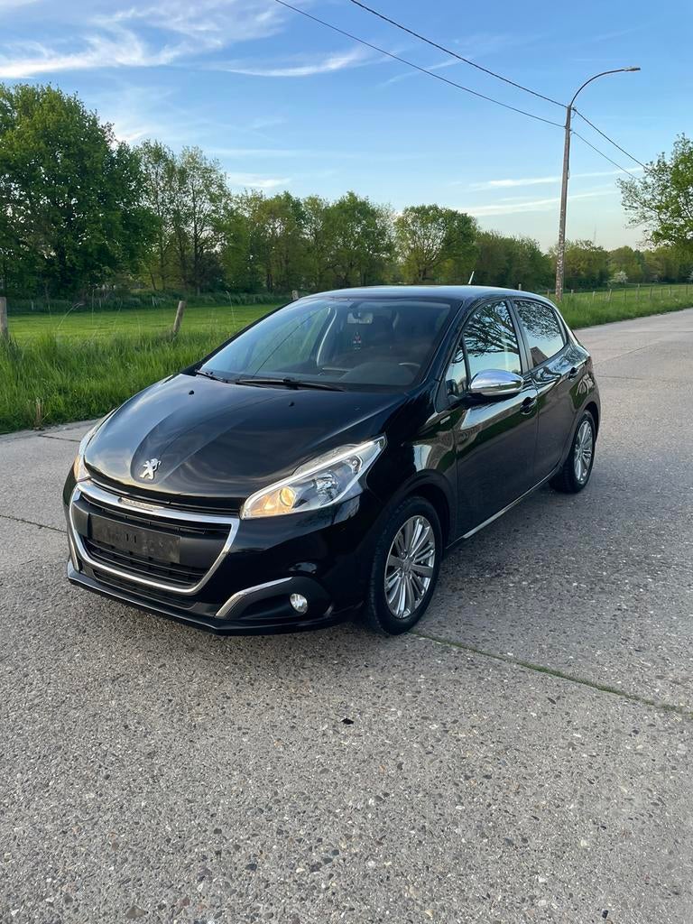 PEUGEOT 208 1.2 BENZINE 2017 DIRECT BESCHIKBAAR, Auto's, Voorwielaandrijving, Stof, Parkeersensor, 1199 cc
