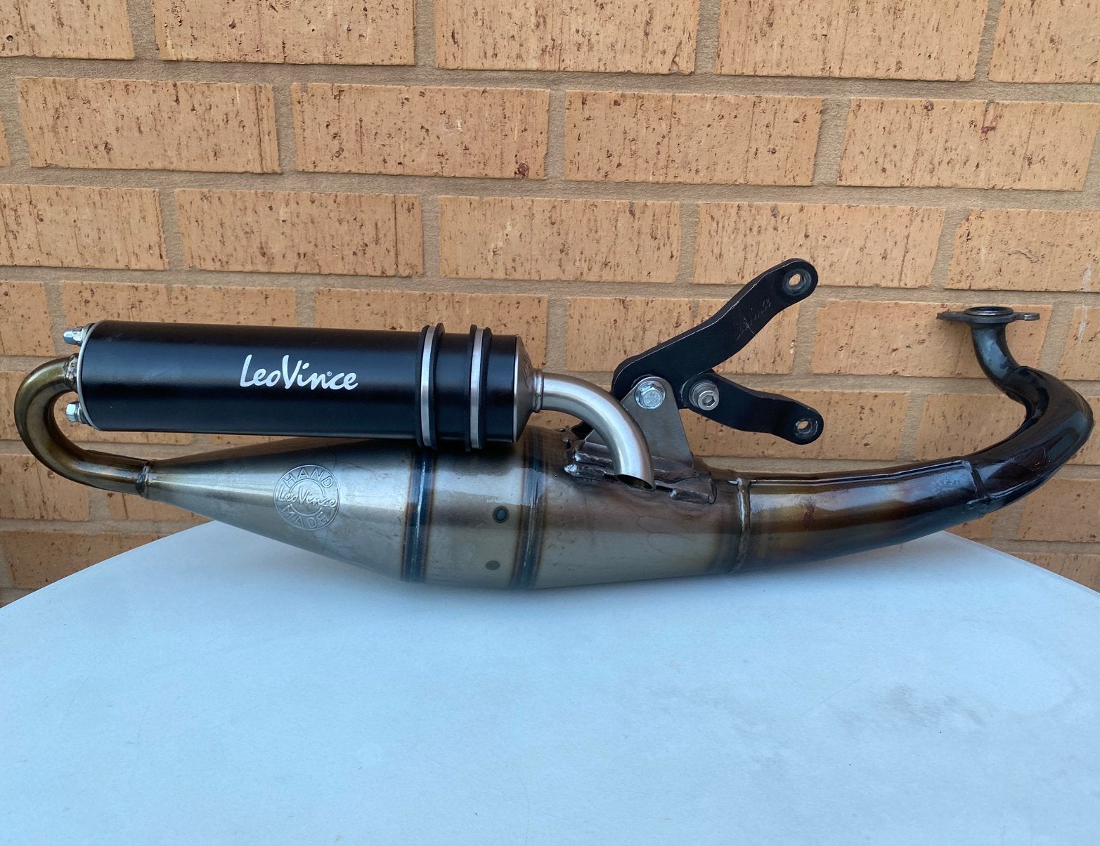 LeoVince TT Handmade Uitlaat voor Minarelli Horizontaal, Fietsen en Brommers, Brommers | Tuning en Styling, Ophalen, Zo goed als nieuw