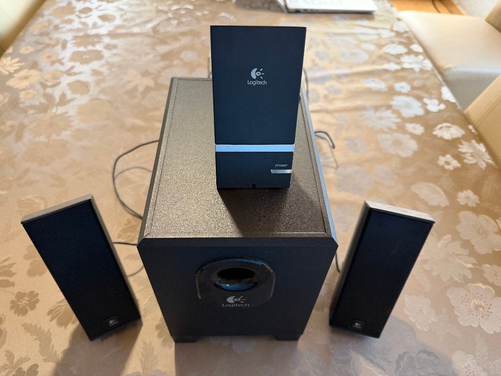 Logitech X-240 2.1 Speakerset met Subwoofer, Computers en Software, Pc speakers, Ophalen, Zo goed als nieuw, Logitech