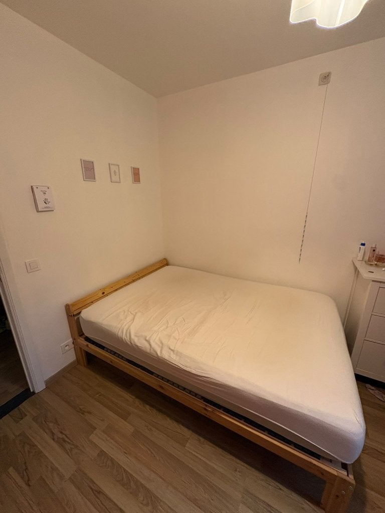 Bed, lattenbodem en matras, Ophalen, 140 cm, Zo goed als nieuw, Twijfelaar