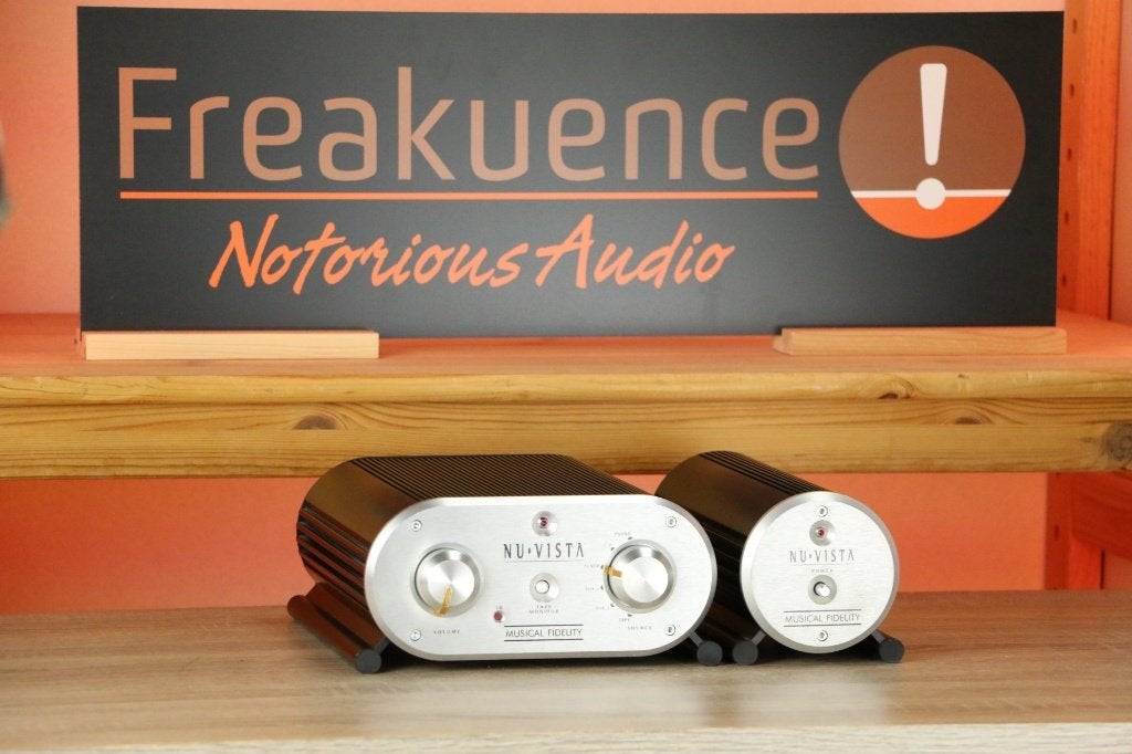 Musical Fidelity Nu-Vista 300 / NuVista Pre-amp. Hybride!, Enlèvement ou Envoi, Comme neuf, Stéréo, 120 watts ou plus