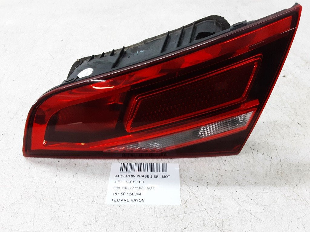 PANNEAU ARRIÈRE DROIT AVEC LAMPE A3 Sportback (8VA / 8VF), Auto-Union-Straße  1,
85057  Ingolstadt, DE, Info@audi.de, Audi, Utilisé