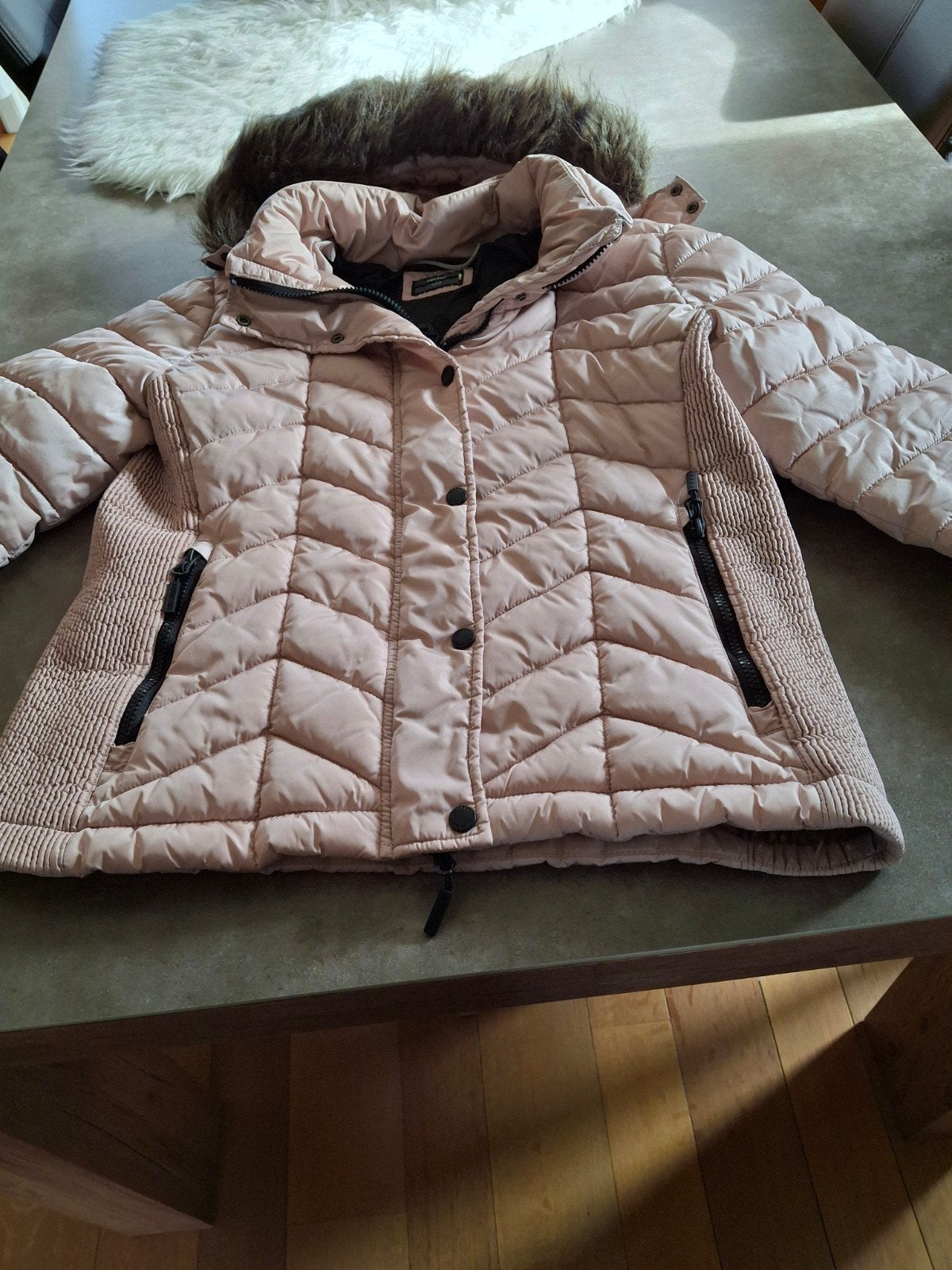 Prachtige vuilroze damesanorak SUPERDRY Medium, Ophalen