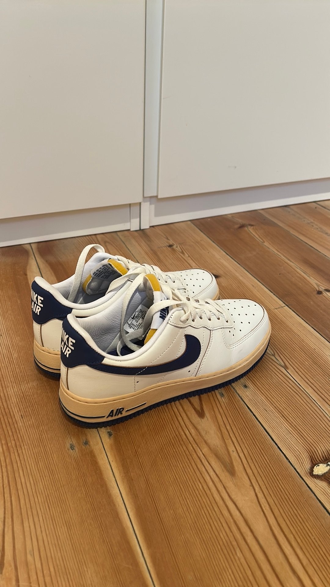 Nike air force 1 | Blauw - Geel, Kleding | Dames, Schoenen, Zo goed als nieuw, Sneakers, Verzenden, Blauw