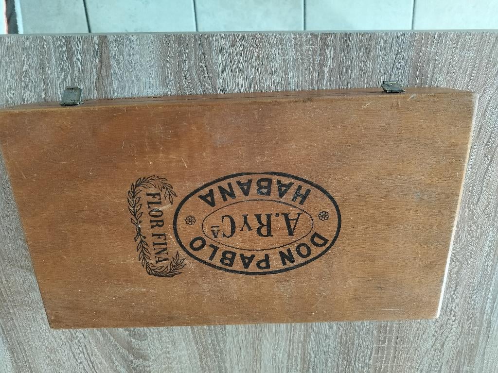 Don Pablo vintage sigarenkistje, Enlèvement