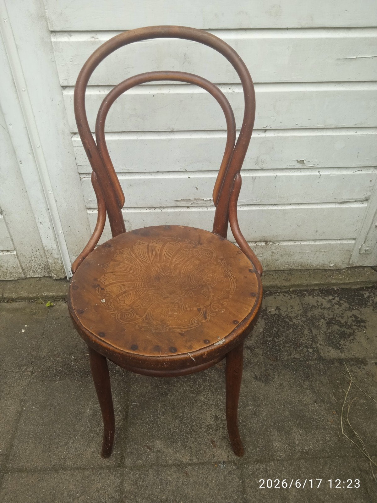 Chaise Thonet n 14, Enlèvement