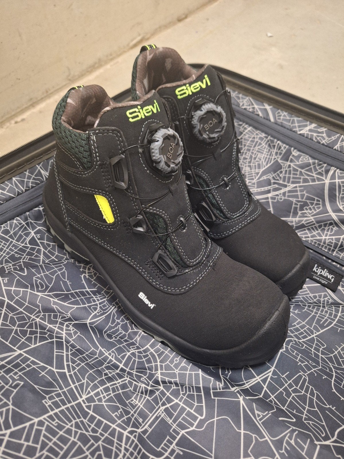 Titre : Chaussures de sécurité Sievi taille 42 - neuves - BO, Bricolage & Construction, Vêtements de sécurité, Enlèvement