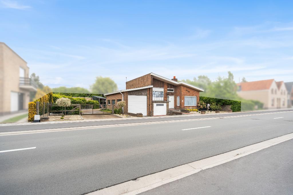 Alleenstaande woning, 3 slaapkamers + 2 garages te Koekelare, Immo, 3 kamers, Provincie West-Vlaanderen, 500 tot 1000 m²