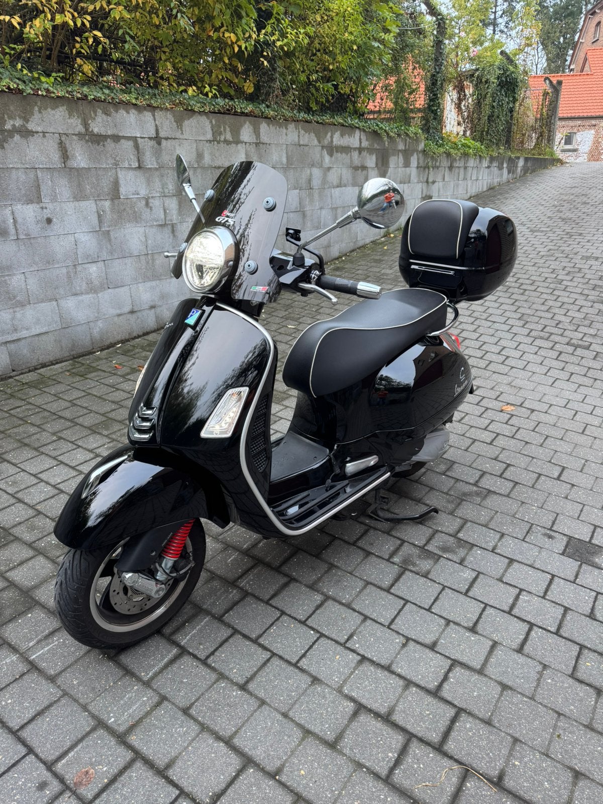 Vespa 300 GTS Zwart 5700km 04/2021, Ophalen, Zo goed als nieuw