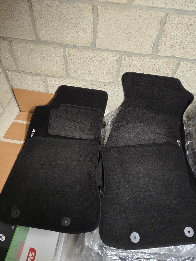 Audi A4 B5 velour mattenset, Auto-onderdelen, Ophalen of Verzenden, Nieuw, Audi